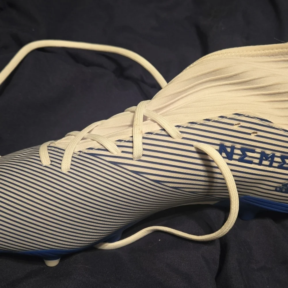 Adidas NEMESIS Men's White and Blue Athletic SOCCER CLEATS 11.5